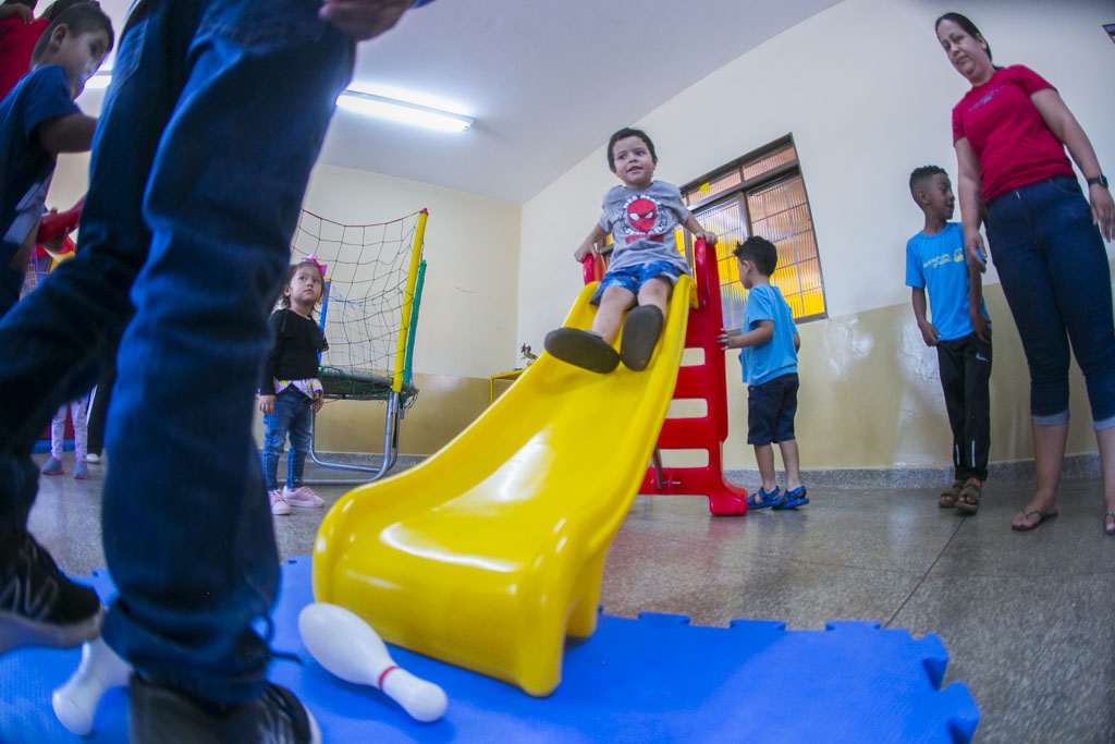 Prefeitura entrega brinquedos educativos a 17 centros de educa&ccedil;&atilde;o infantil em Corumb&aacute;