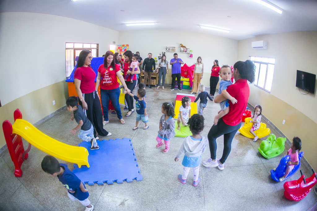 Prefeitura entrega brinquedos educativos a 17 centros de educa&ccedil;&atilde;o infantil em Corumb&aacute;