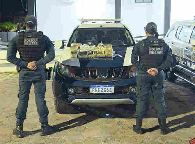 Pol&iacute;cia Militar apreende grande quantidade de drogas com passageiros bolivianos em &ocirc;nibus de turismo em Corumb&aacute;