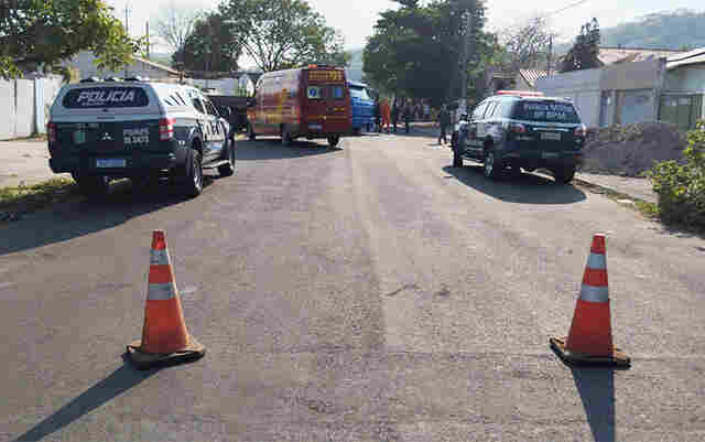 Crian&ccedil;a morre atropelada quando o tio manobrava o caminh&atilde;o em Corumb&aacute;