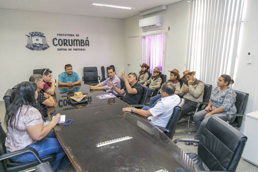 Prefeito de Corumb&aacute; recebe comitiva boliviana e fortalece la&ccedil;os culturais com pa&iacute;s