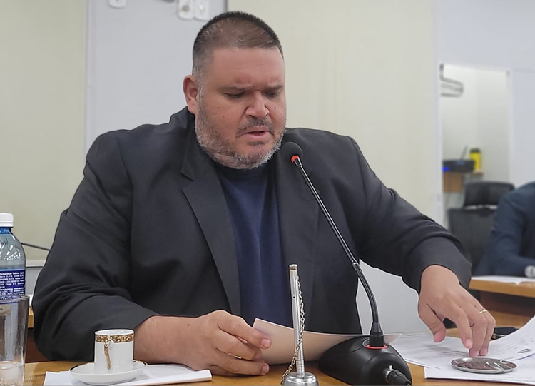 Jovan cobra informa&ccedil;&otilde;es sobre suspens&atilde;o de convoca&ccedil;&atilde;o de aprovados em concurso 