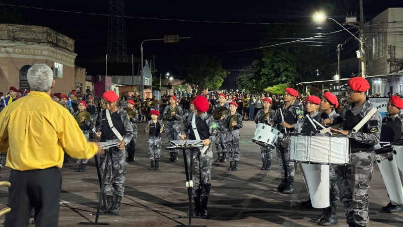Concurso de Bandas e Fanfarras reúne talentos em grande espetáculo na Avenida 14 de Março