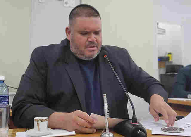 Jovan cobra informa&ccedil;&otilde;es sobre suspens&atilde;o de convoca&ccedil;&atilde;o de aprovados em concurso 