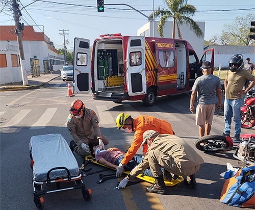 Motociclista fica ferido ap&oacute;s colis&atilde;o contra ve&iacute;culo no bairro Nova Corumb&aacute; em Corumb&aacute;