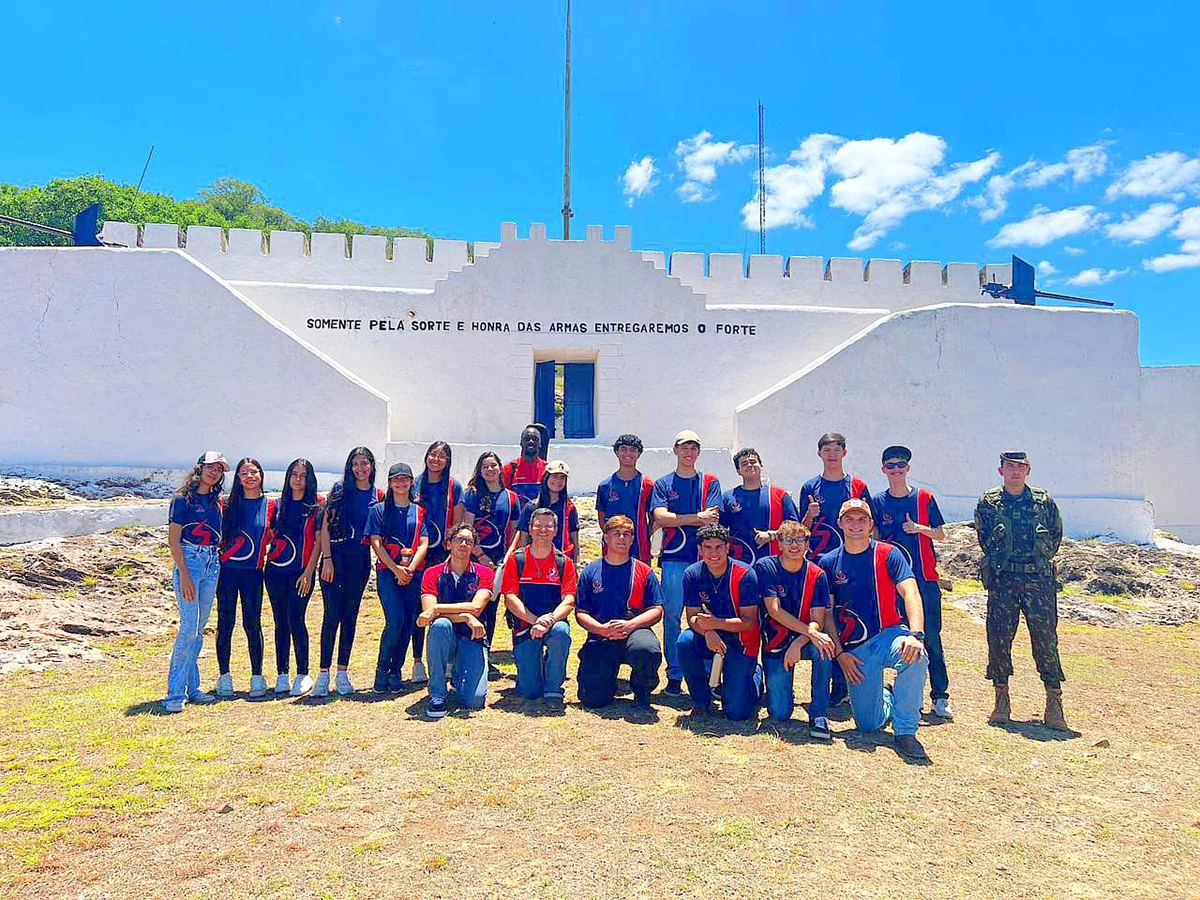 Alunos do Col&eacute;gio Salesiano de Santa Teresa visitam o Forte Coimbra e celebram f&eacute; e hist&oacute;ria