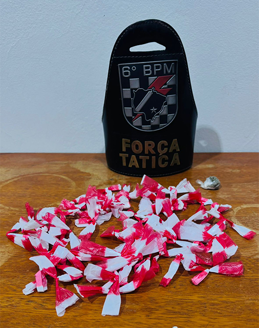 Pol&iacute;cia Militar apreende 51 trouxinhas de coca&iacute;na com adolescente de 17 anos em Corumb&aacute;