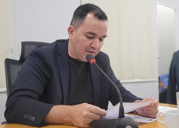 Marcelo pede interven&ccedil;&atilde;o da Prefeitura para evitar queda de poste de ilumina&ccedil;&atilde;o na Porto Carrero
