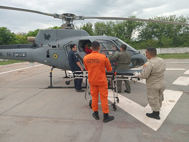 Helic&oacute;ptero da Marinha e Bombeiros Militar realizam dois resgates na regi&atilde;o do Paiagu&aacute;s no Pantanal de Corumb&aacute;