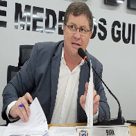 Para evitar escurid&atilde;o, Bira sugere pain&eacute;is de energia fotovoltaica em pra&ccedil;as e escolas da Reme
