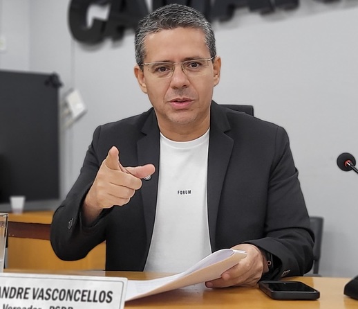 Alexandre prop&otilde;e parcelamento de f&eacute;rias de servidor em at&eacute; tr&ecirc;s per&iacute;odos