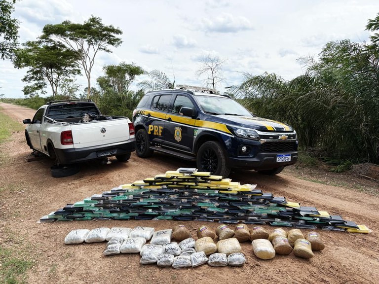 PRF apreende 152 Kg de drogas na BR-262 em Corumb&aacute; ap&oacute;s tentativa de fuga