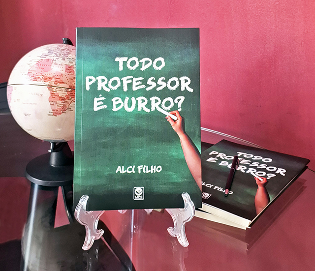 Professor refer&ecirc;ncia na &aacute;rea da educa&ccedil;&atilde;o lan&ccedil;a livro nesta ter&ccedil;a-feira