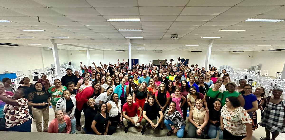 Professor refer&ecirc;ncia na &aacute;rea da educa&ccedil;&atilde;o lan&ccedil;a livro nesta ter&ccedil;a-feira