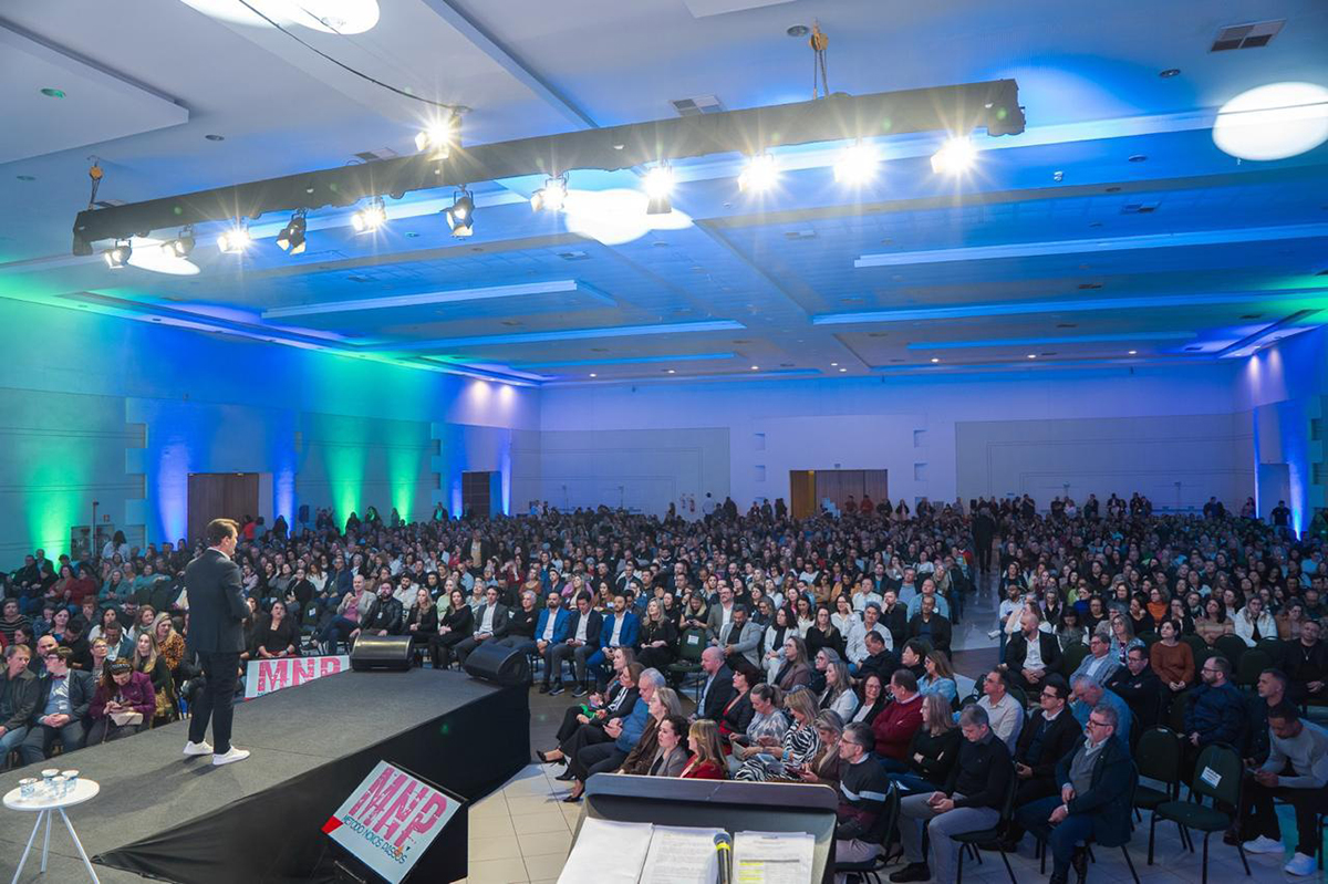 Professor refer&ecirc;ncia na &aacute;rea da educa&ccedil;&atilde;o lan&ccedil;a livro nesta ter&ccedil;a-feira