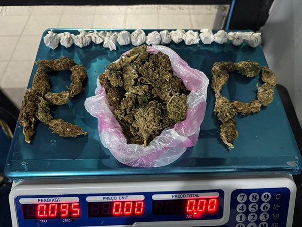 Pol&iacute;cia Militar apreende adolescente por ato infracional an&aacute;logo ao tr&aacute;fico de drogas em Corumb&aacute;