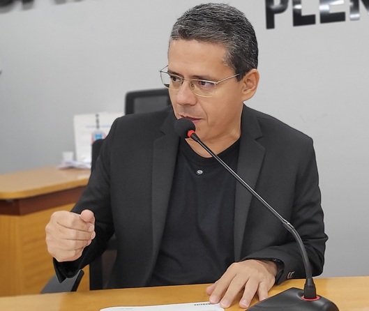 Alexandre trabalha pela implanta&ccedil;&atilde;o do ensino m&eacute;dio na comunidade de Porto da Manga