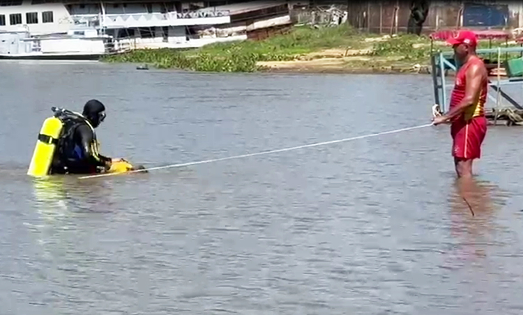 Bombeiros resgatam corpo de pescador que havia desaparecido no Rio Paraguai pr&oacute;ximo ao cais do porto geral de Corumb&aacute;