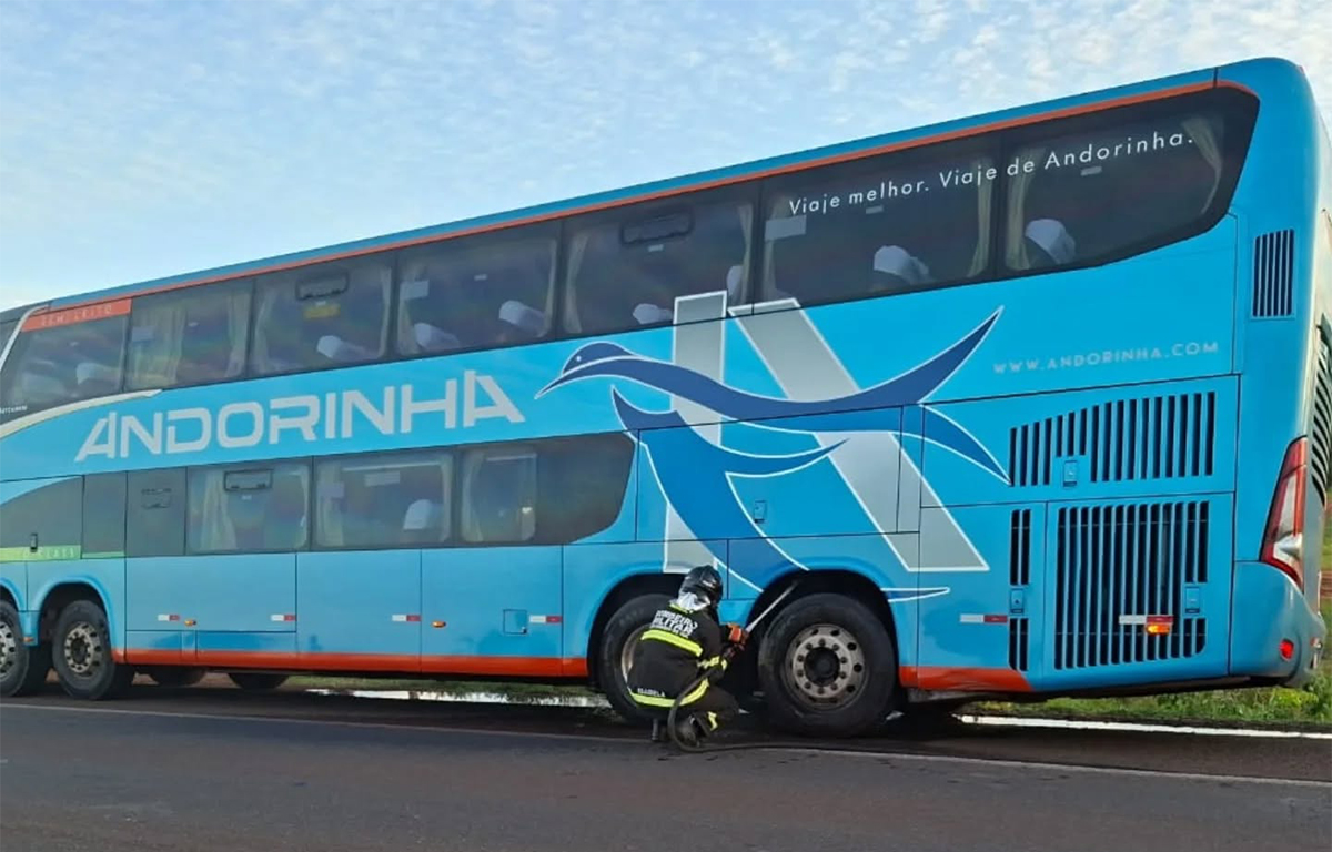 &Ocirc;nibus da Andorinha que saiu de Corumb&aacute; com 53 passageiros tem princ&iacute;pio de inc&ecirc;ndio na BR-262, pr&oacute;ximo a Aquidauana 