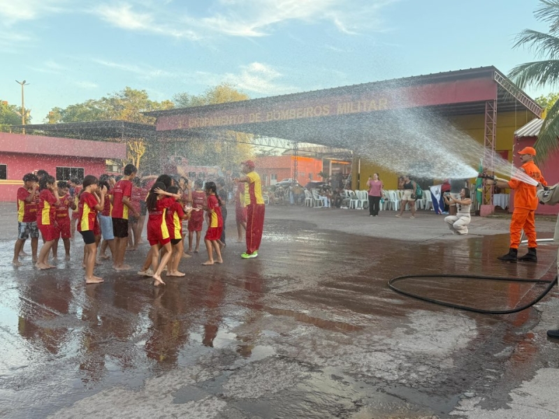 Estudantes de Lad&aacute;rio celebram formatura do Projeto Bombeiro na Escola com cerim&ocirc;nia no 3&ordm; Grupamento de Bombeiros Militar