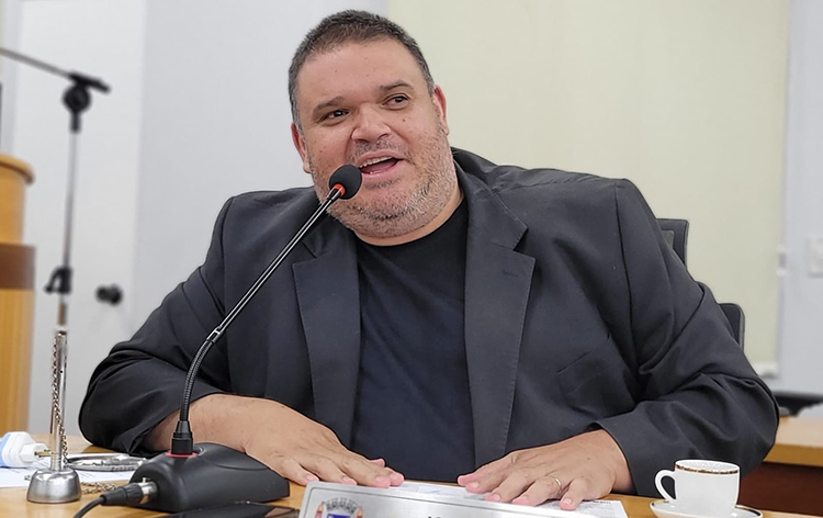 Jovan cobra recupera&ccedil;&atilde;o de quadra de esportes da Escola Tilma Fernandes Veiga