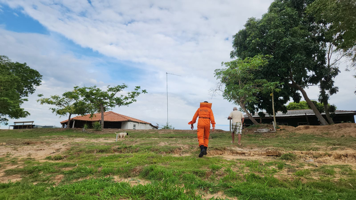 Ribeirinho com quadro febril foi resgatado pelos bombeiros na regi&atilde;o do Porto S&atilde;o Pedro em Corumb&aacute;
