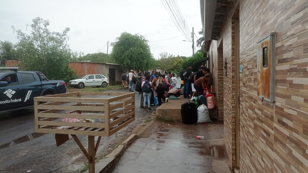 Pol&iacute;cia Militar apreende produtos de origem irregular e aciona Receita Federal no bairro Popular Nova em Corumb&aacute;