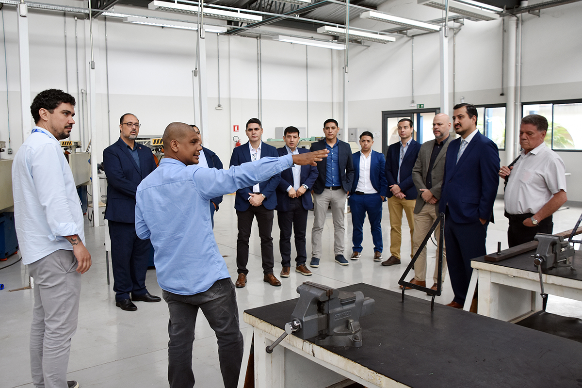 Fiems recebe comitiva de empres&aacute;rios da Bol&iacute;via para discutir oportunidades de neg&oacute;cio com MS