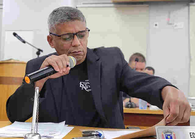 Edinaldo reivindica melhorias na ilumina&ccedil;&atilde;o p&uacute;blica em quatro regi&otilde;es da cidade