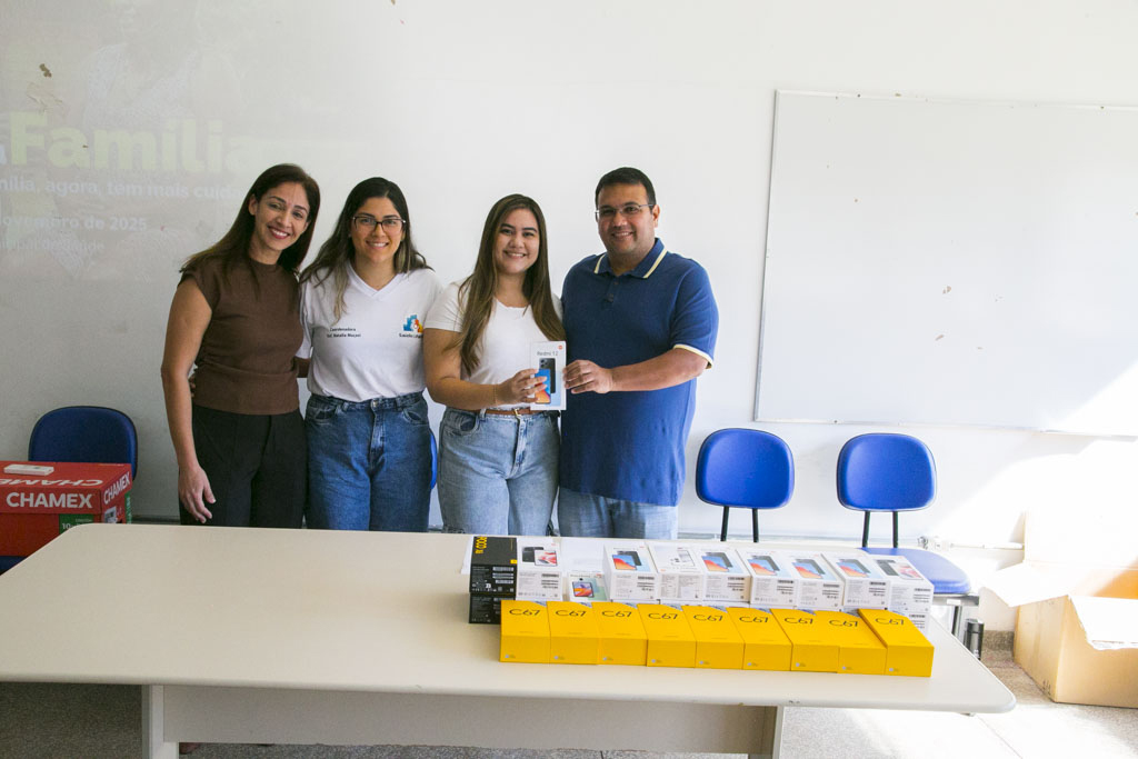 Prefeitura de Corumb&aacute; entrega celulares &agrave;s Unidades de Sa&uacute;de para facilitar o contato com a popula&ccedil;&atilde;o
