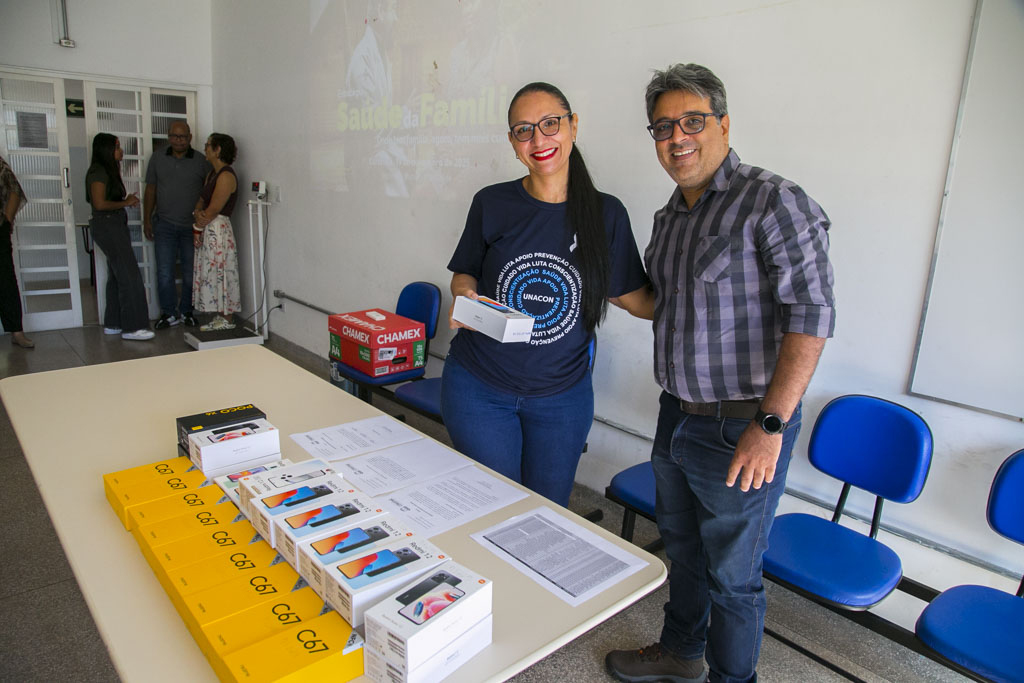 Prefeitura de Corumb&aacute; entrega celulares &agrave;s Unidades de Sa&uacute;de para facilitar o contato com a popula&ccedil;&atilde;o