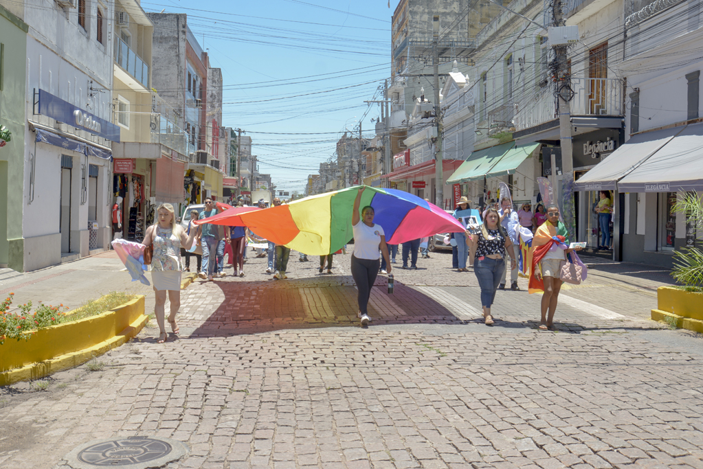 Corumb&aacute; realiza caminhada em defesa da paz, da inclus&atilde;o e dos direitos humanos