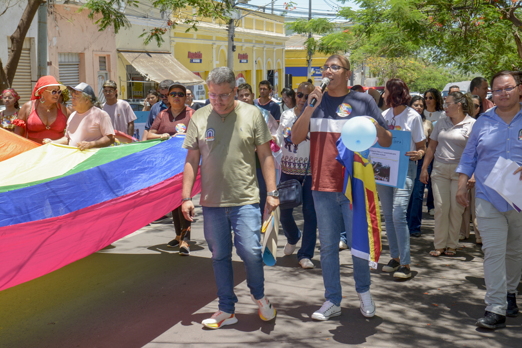 Corumb&aacute; realiza caminhada em defesa da paz, da inclus&atilde;o e dos direitos humanos