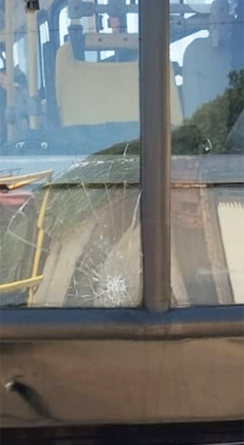 Menina de 12 anos &eacute; socorrida pelos bombeiros ap&oacute;s ser atropelada por &ocirc;nibus no bairro Cravo Vermelho em Corumb&aacute;