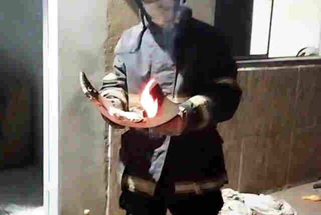 Bombeiros atendem inc&ecirc;ndio em resid&ecirc;ncia ap&oacute;s curto-circuito ocasionado por um carregador conectado na tomada