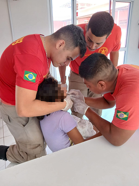Pai procura ajuda dos bombeiros ap&oacute;s a filha de 10 anos prender uma mola na boca em Corumb&aacute;