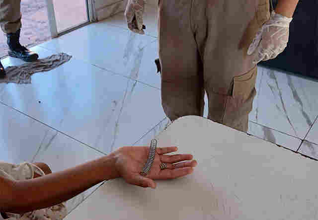 Pai procura ajuda dos bombeiros ap&oacute;s a filha de 10 anos prender uma mola na boca em Corumb&aacute;