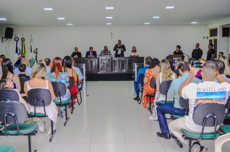 C&acirc;mara Municipal de Lad&aacute;rio realiza sess&atilde;o solene para entrega de T&iacute;tulos de Cidadania a autoridades civis e militares