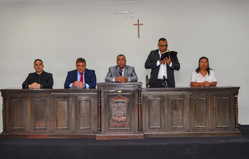 C&acirc;mara Municipal de Lad&aacute;rio realiza sess&atilde;o solene para entrega de T&iacute;tulos de Cidadania a autoridades civis e militares