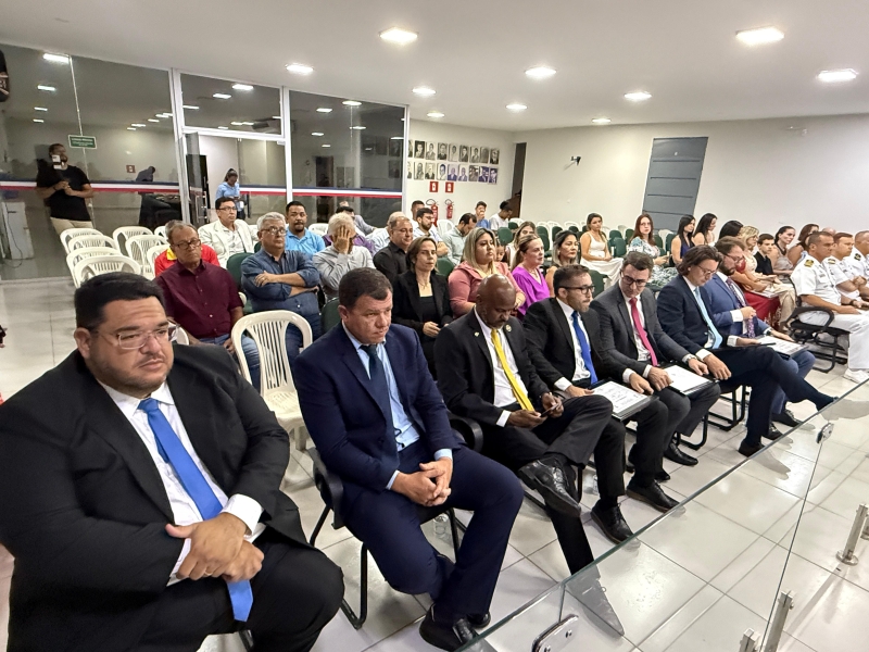C&acirc;mara Municipal de Lad&aacute;rio realiza sess&atilde;o solene para entrega de T&iacute;tulos de Cidadania a autoridades civis e militares