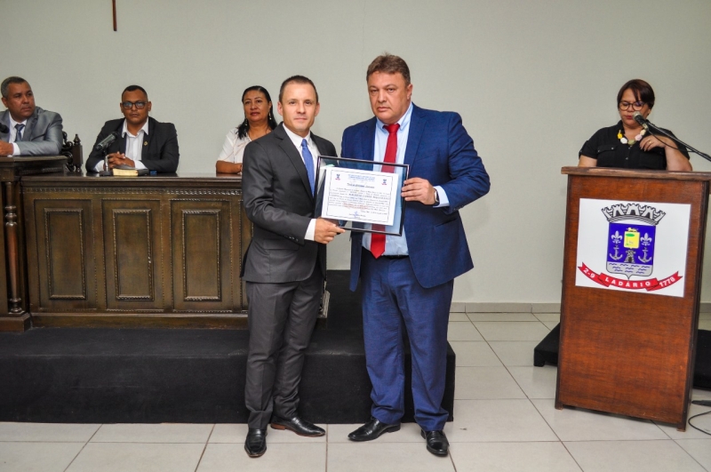 C&acirc;mara Municipal de Lad&aacute;rio realiza sess&atilde;o solene para entrega de T&iacute;tulos de Cidadania a autoridades civis e militares