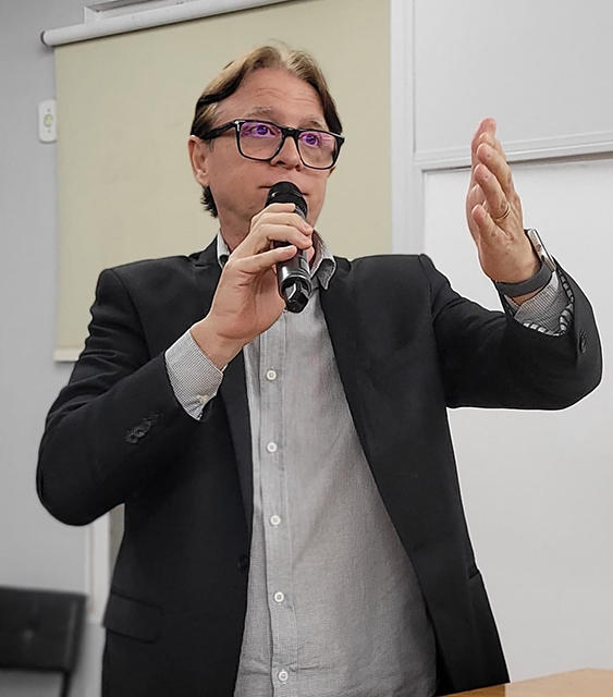 Durante homenagem, C&acirc;mara refor&ccedil;a la&ccedil;os de amizade com a comunidade palestina