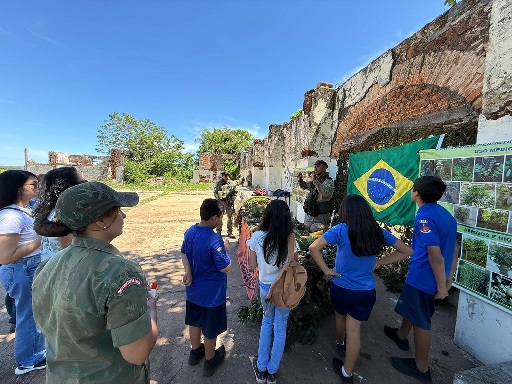 Funda&ccedil;&atilde;o de Meio Ambiente visita &aacute;rea estrat&eacute;gica militar e avalia potencial ambiental