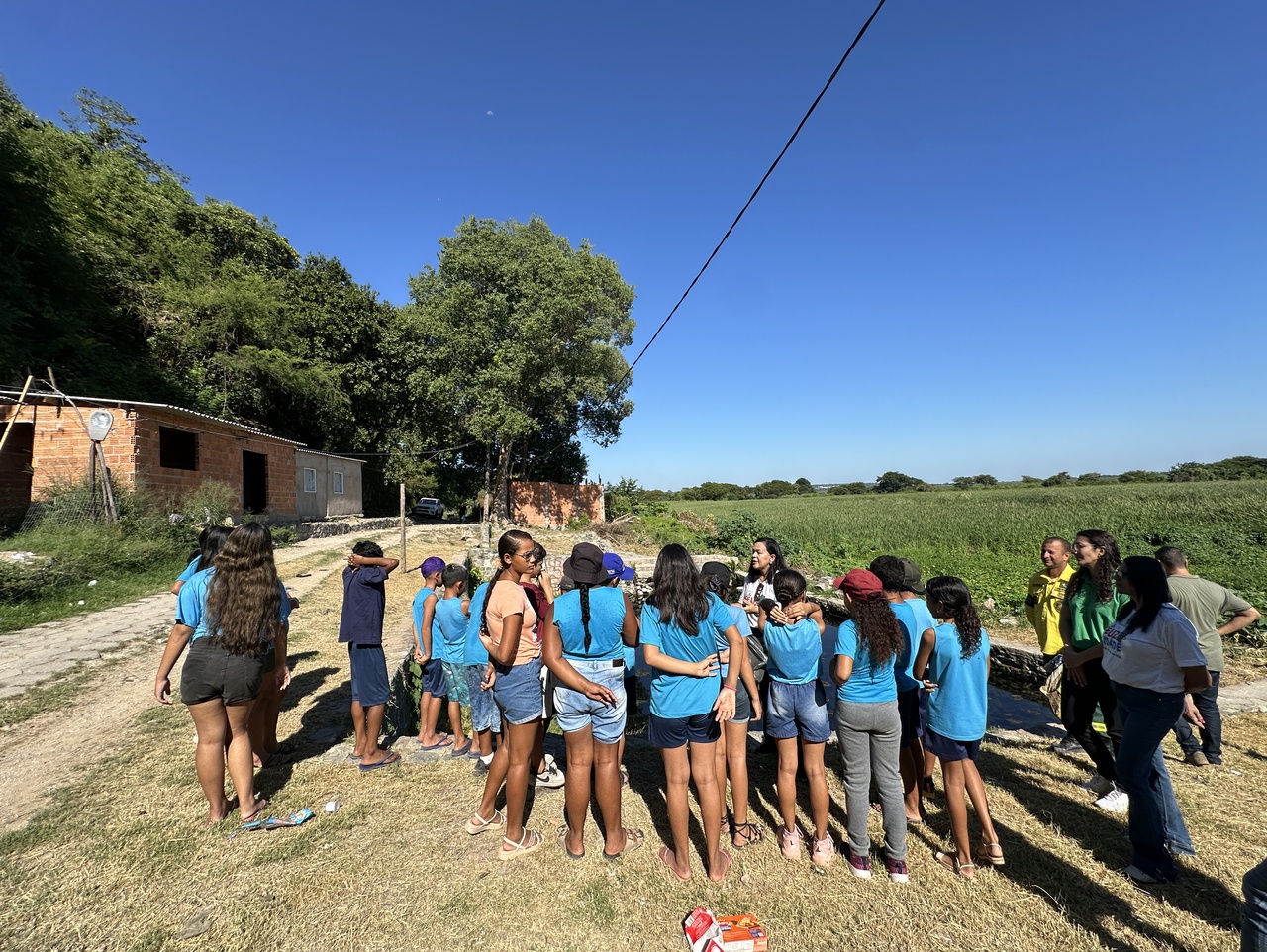 Corumb&aacute; realiza a&ccedil;&atilde;o educativa para prevenir conflitos entre moradores e on&ccedil;as-pintadas