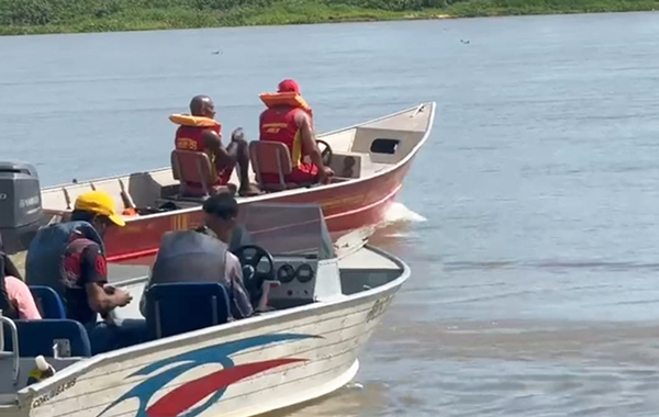 Bombeiros retomam as buscas ao corpo do banhista desaparecido na segunda-feira no Rio Paraguai em Corumb&aacute;