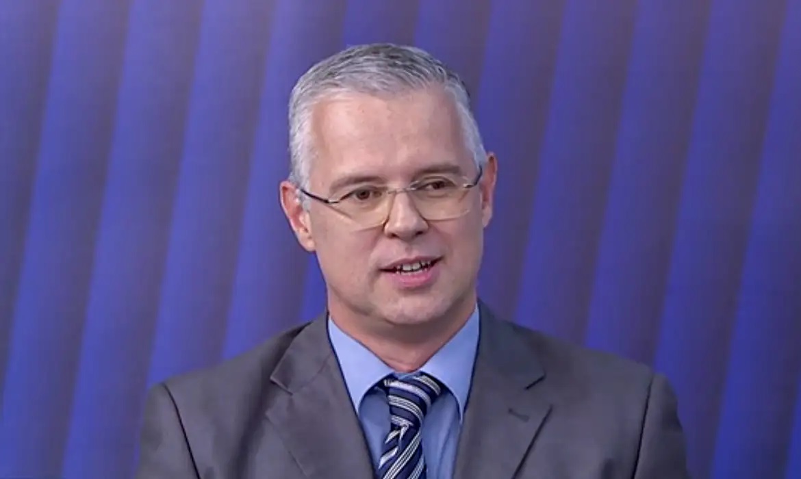Pris&atilde;o de militares revela amadurecimento democr&aacute;tico, diz historiador 