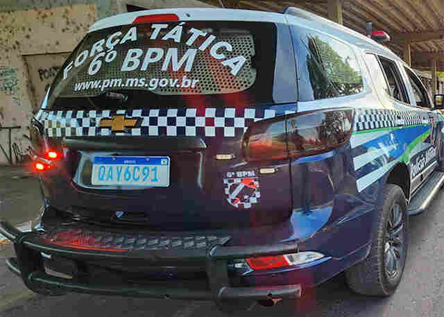 Foragido da Justi&ccedil;a por roubo, foi detido pela Pol&iacute;cia Militar enquanto dirigia embriagado em Corumb&aacute;
