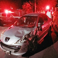 Casal fica ferido ap&oacute;s batida entre motocicleta e carro no bairro Guan&atilde; em Corumb&aacute;