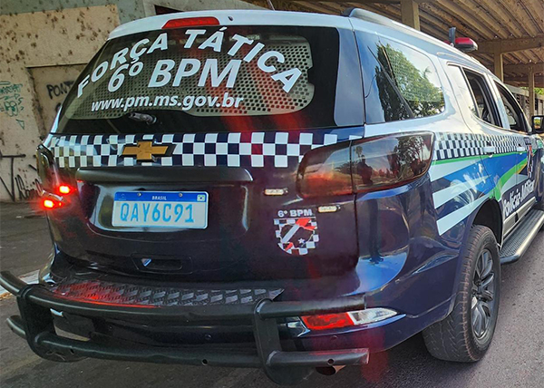 Foragido da Justi&ccedil;a por roubo, foi detido pela Pol&iacute;cia Militar enquanto dirigia embriagado em Corumb&aacute;