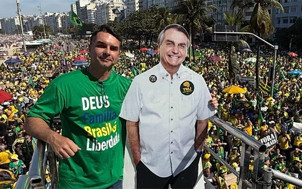 Preso, Bolsonaro ser&aacute; substitu&iacute;do na campanha de 2026 por boneco de papel&atilde;o e IA